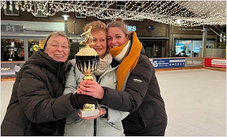 Spontan in der Vorweihnachtszeit für ein ausgefallenes Team eingesprungen, holten sich „Die Spontanen“ in diesem Jahr den begehrten „Volmer-Cup“.